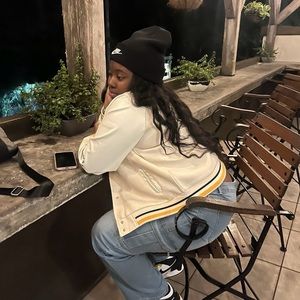 Meet your Posher, Kanisha